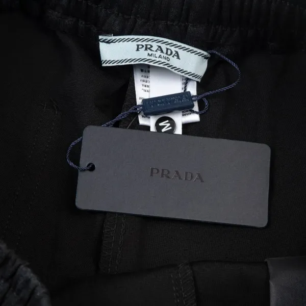 【PRADA  公式旗艦店】プラダ  ショートパンツ  ご好評に付き再入荷！