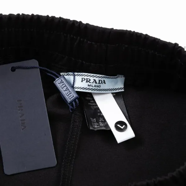 【PRADA  公式旗艦店】プラダ  ショートパンツ  ご好評に付き再入荷！