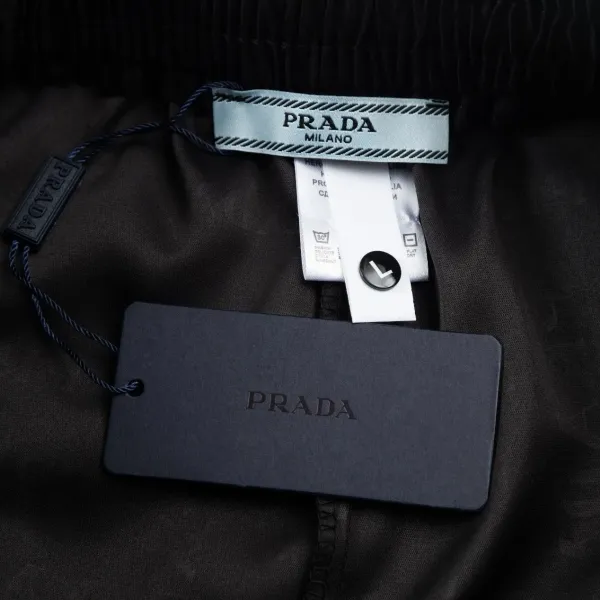 【PRADA 公式旗艦店】プラダ ショートパンツ ご好評に付き再入荷! 【PRADA 公式旗艦店】プラダ ショートパンツ ご好評に付き再入荷!