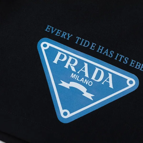 【PRADA 公式旗艦店】プラダ ショートパンツご好評に付き再入荷! 【PRADA 公式旗艦店】プラダ ショートパンツご好評に付き再入荷!