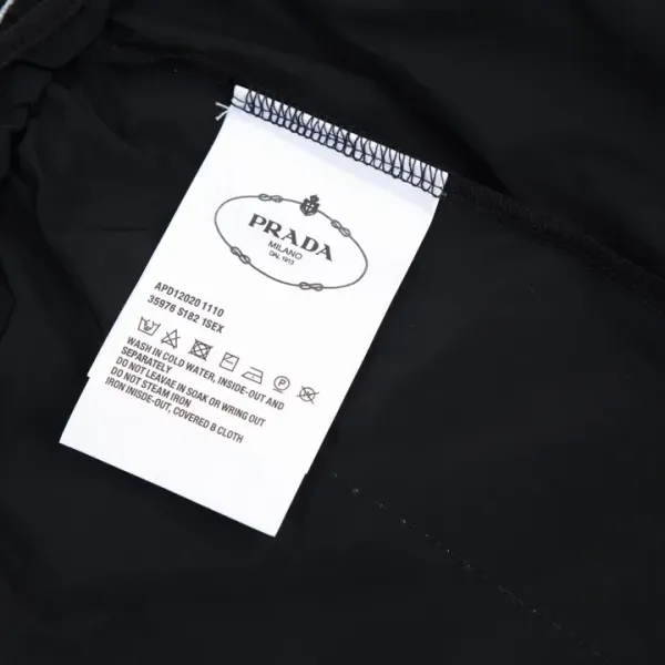 【 PRADA 公式旗艦店】 プラダ ショートパンツ ご好評に付き再入荷! 【 PRADA 公式旗艦店】 プラダ ショートパンツ ご好評に付き再入荷!