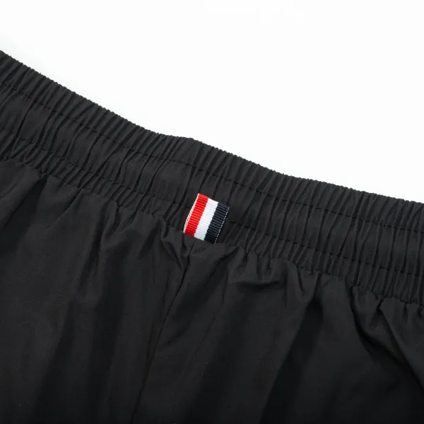 【ThomBrowne 公式旗艦店】トムブラウン ショートパンツご好評に付き再入荷!250227 【ThomBrowne 公式旗艦店】トムブラウン ショートパンツご好評に付き再入荷!250227