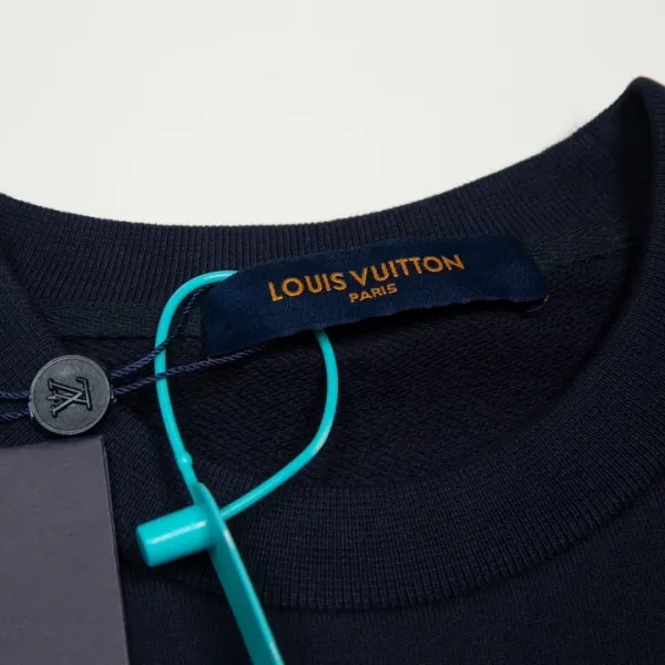 LV【LOUIS VUITTON 公式旗艦店】ルイヴィトン 丸首の衛衣 スウェット ご好評に付き再入荷!250110 LV【LOUIS VUITTON 公式旗艦店】ルイヴィトン 丸首の衛衣 スウェット ご好評に付き再入荷!250110