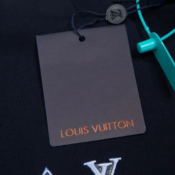 LV【LOUIS VUITTON 公式旗艦店】ルイヴィトン 丸首の衛衣 スウェット ご好評に付き再入荷!250110 LV【LOUIS VUITTON 公式旗艦店】ルイヴィトン 丸首の衛衣 スウェット ご好評に付き再入荷!250110