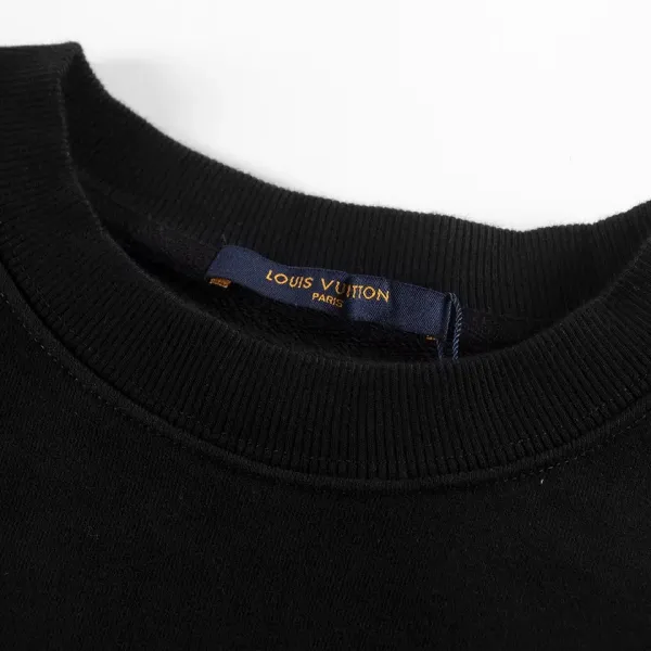 LV【LOUIS VUITTON 公式旗艦店】ルイヴィトン 丸首の衛衣 スウェット ご好評に付き再入荷!250110 LV【LOUIS VUITTON 公式旗艦店】ルイヴィトン 丸首の衛衣 スウェット ご好評に付き再入荷!250110