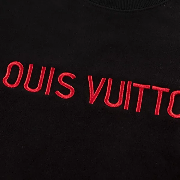 LV【LOUIS VUITTON 公式旗艦店】ルイヴィトン 丸首の衛衣 スウェット ご好評に付き再入荷!250110 LV【LOUIS VUITTON 公式旗艦店】ルイヴィトン 丸首の衛衣 スウェット ご好評に付き再入荷!250110