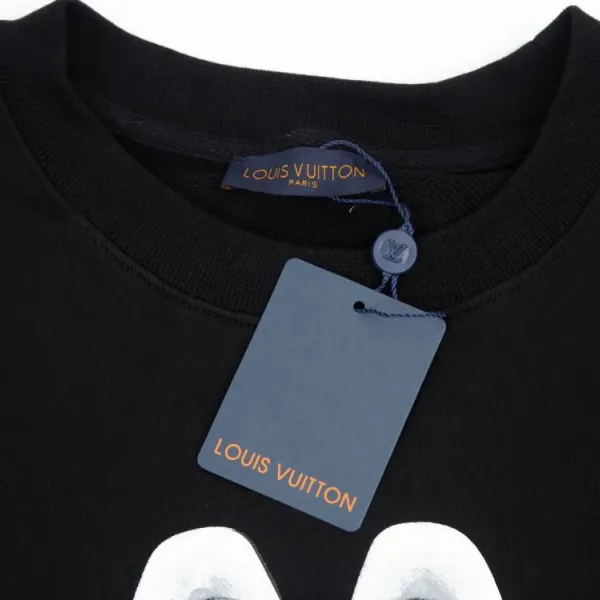 LV【LOUIS VUITTON 公式旗艦店】ルイヴィトン 丸首の衛衣 スウェット ご好評に付き再入荷!241217 LV【LOUIS VUITTON 公式旗艦店】ルイヴィトン 丸首の衛衣 スウェット ご好評に付き再入荷!241217