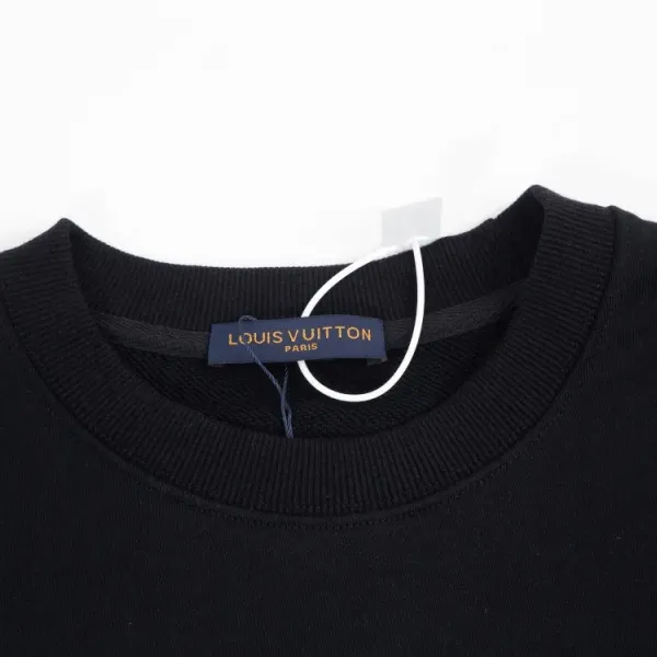 LV【LOUIS VUITTON 公式旗艦店】ルイヴィトン 丸首の衛衣 スウェット ご好評に付き再入荷!241217 LV【LOUIS VUITTON 公式旗艦店】ルイヴィトン 丸首の衛衣 スウェット ご好評に付き再入荷!241217