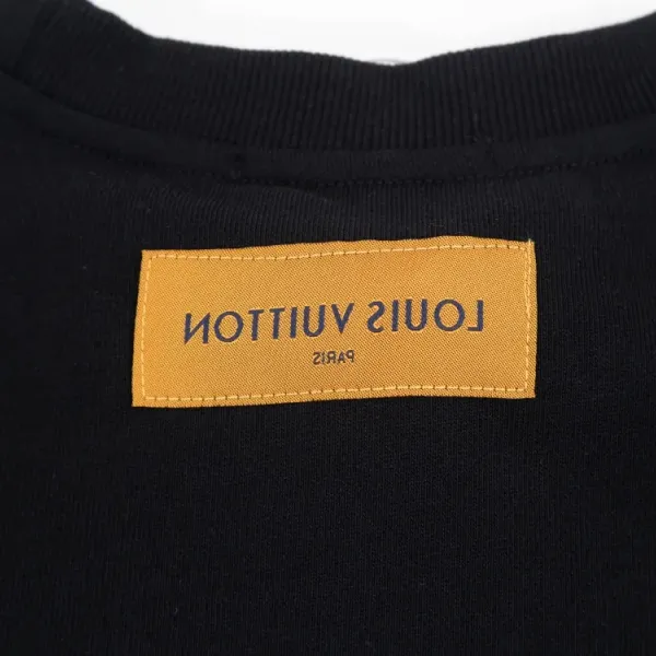LV【LOUIS VUITTON 公式旗艦店】ルイヴィトン 丸首の衛衣 スウェット ご好評に付き再入荷!241217 LV【LOUIS VUITTON 公式旗艦店】ルイヴィトン 丸首の衛衣 スウェット ご好評に付き再入荷!241217
