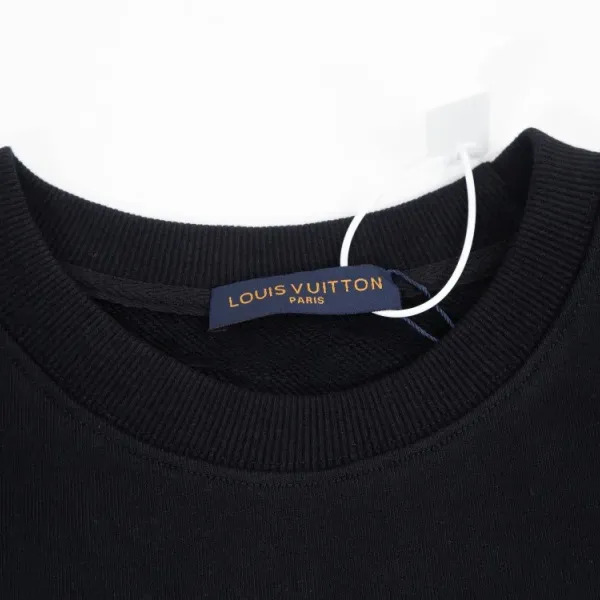 LV【LOUIS VUITTON  公式旗艦店】ルイヴィトン 丸首の衛衣 スウェット ご好評に付き再入荷！241217
