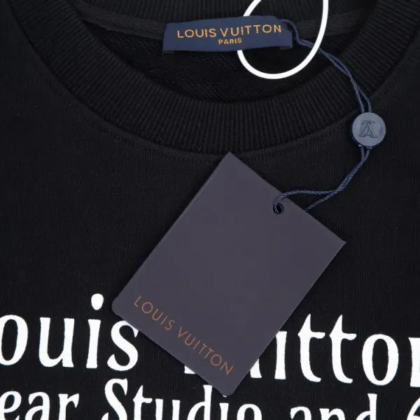 LV【LOUIS VUITTON  公式旗艦店】ルイヴィトン 丸首の衛衣 スウェット ご好評に付き再入荷！241217