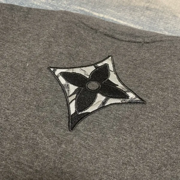 LV【LOUIS VUITTON  公式旗艦店】ルイヴィトン 丸首の衛衣 スウェット ご好評に付き再入荷！241217