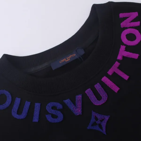 LV【LOUIS VUITTON 公式旗艦店】ルイヴィトン 丸首の衛衣 スウェット ご好評に付き再入荷!241217 LV【LOUIS VUITTON 公式旗艦店】ルイヴィトン 丸首の衛衣 スウェット ご好評に付き再入荷!241217