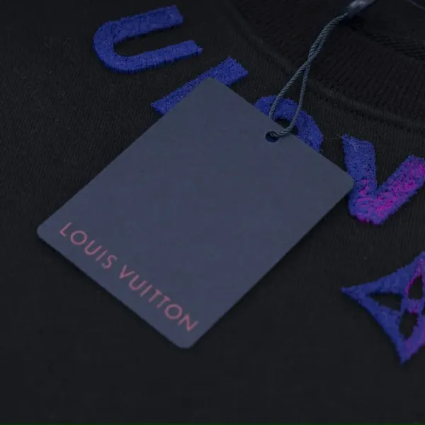 LV【LOUIS VUITTON 公式旗艦店】ルイヴィトン 丸首の衛衣 スウェット ご好評に付き再入荷!241217 LV【LOUIS VUITTON 公式旗艦店】ルイヴィトン 丸首の衛衣 スウェット ご好評に付き再入荷!241217
