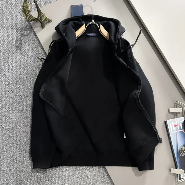 LV【LOUIS VUITTON 公式旗艦店】ルイヴィトン パーカー スウェットご好評に付き再入荷!241217 LV【LOUIS VUITTON 公式旗艦店】ルイヴィトン パーカー スウェットご好評に付き再入荷!241217