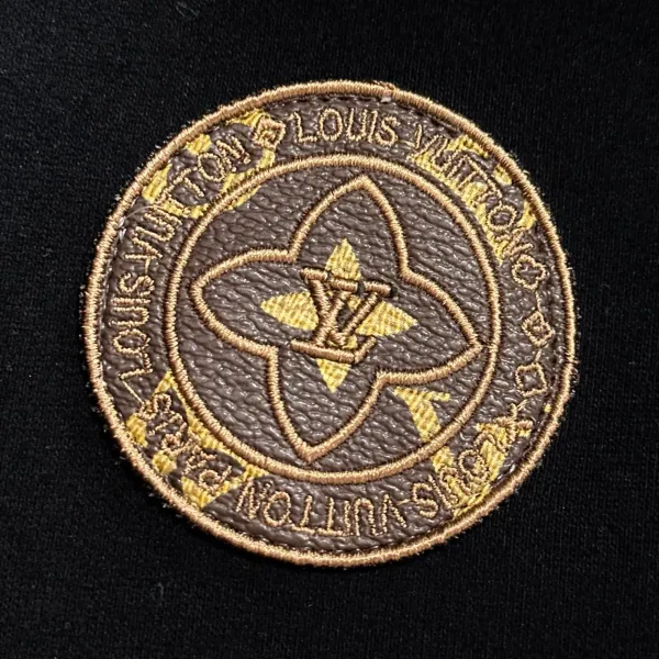 LV【LOUIS VUITTON 公式旗艦店】ルイヴィトン パーカー スウェットご好評に付き再入荷!241217 LV【LOUIS VUITTON 公式旗艦店】ルイヴィトン パーカー スウェットご好評に付き再入荷!241217