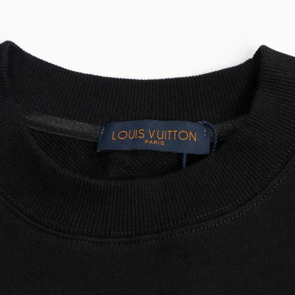 LV【LOUIS VUITTON 公式旗艦店】ルイヴィトン 丸首の衛衣 スウェット ご好評に付き再入荷! 241121 LV【LOUIS VUITTON 公式旗艦店】ルイヴィトン 丸首の衛衣 スウェット ご好評に付き再入荷! 241121