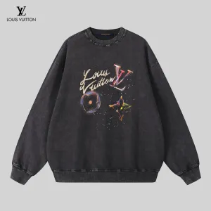 LV【LOUIS VUITTON 公式旗艦店】ルイヴィトン 丸首の衛衣 スウェット ご好評に付き再入荷! 241121 LV【LOUIS VUITTON 公式旗艦店】ルイヴィトン 丸首の衛衣 スウェット ご好評に付き再入荷! 241121