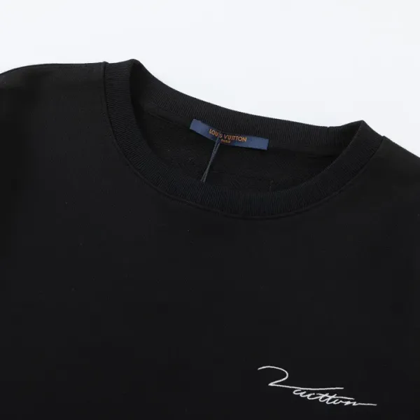 LV【LOUIS VUITTON 公式旗艦店】ルイヴィトン 丸首の衛衣 スウェット ご好評に付き再入荷! 241121 LV【LOUIS VUITTON 公式旗艦店】ルイヴィトン 丸首の衛衣 スウェット ご好評に付き再入荷! 241121
