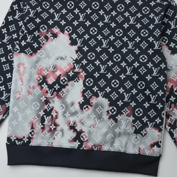 LV 【LOUIS VUITTON 公式旗艦店】ルイヴィトン 丸首の衛衣 スウェット ご好評に付き再入荷 240902 LV 【LOUIS VUITTON 公式旗艦店】ルイヴィトン 丸首の衛衣 スウェット ご好評に付き再入荷 240902