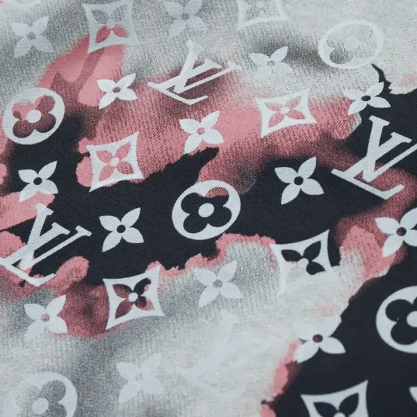LV 【LOUIS VUITTON 公式旗艦店】ルイヴィトン 丸首の衛衣 スウェット ご好評に付き再入荷 240902 LV 【LOUIS VUITTON 公式旗艦店】ルイヴィトン 丸首の衛衣 スウェット ご好評に付き再入荷 240902