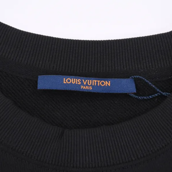 LV 【LOUIS VUITTON 公式旗艦店】ルイヴィトン 丸首の衛衣 スウェット ご好評に付き再入荷 240902 LV 【LOUIS VUITTON 公式旗艦店】ルイヴィトン 丸首の衛衣 スウェット ご好評に付き再入荷 240902