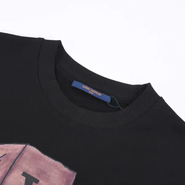 LV 【LOUIS VUITTON 公式旗艦店】ルイヴィトン 丸首の衛衣 スウェット ご好評に付き再入荷 240902 LV 【LOUIS VUITTON 公式旗艦店】ルイヴィトン 丸首の衛衣 スウェット ご好評に付き再入荷 240902