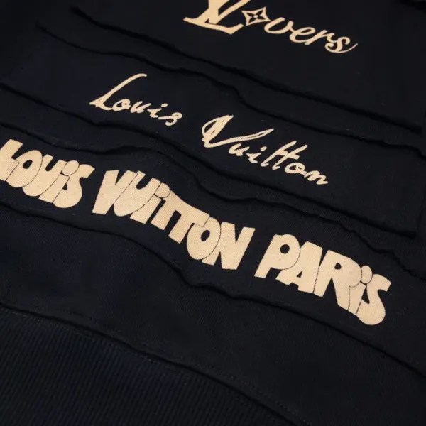 LV 【LOUIS VUITTON 公式旗艦店】ルイヴィトン 丸首の衛衣 スウェット ご好評に付き再入荷 240902 LV 【LOUIS VUITTON 公式旗艦店】ルイヴィトン 丸首の衛衣 スウェット ご好評に付き再入荷 240902