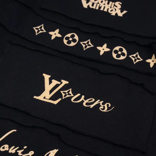 LV 【LOUIS VUITTON 公式旗艦店】ルイヴィトン 丸首の衛衣 スウェット ご好評に付き再入荷 240902 LV 【LOUIS VUITTON 公式旗艦店】ルイヴィトン 丸首の衛衣 スウェット ご好評に付き再入荷 240902
