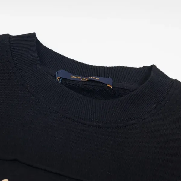 LV 【LOUIS VUITTON 公式旗艦店】ルイヴィトン 丸首の衛衣 スウェット ご好評に付き再入荷 240902 LV 【LOUIS VUITTON 公式旗艦店】ルイヴィトン 丸首の衛衣 スウェット ご好評に付き再入荷 240902