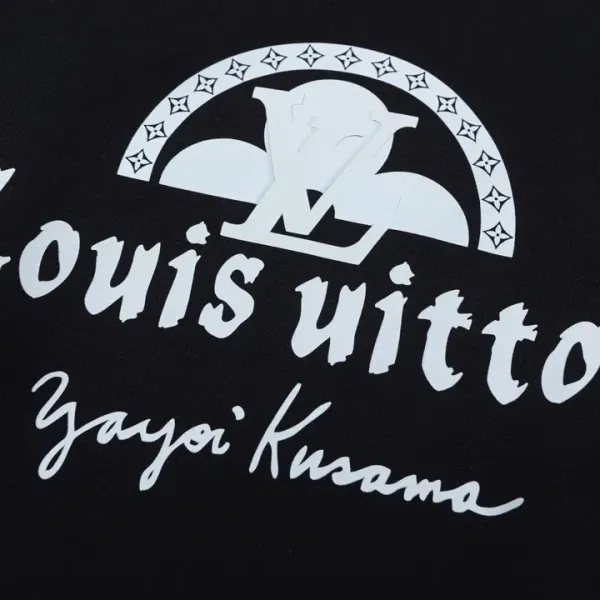 【LOUIS VUITTON 公式旗艦店】ルイヴィトン 丸首の衛衣 スウェットご好評に付き再入荷 240829 【LOUIS VUITTON 公式旗艦店】ルイヴィトン 丸首の衛衣 スウェットご好評に付き再入荷 240829
