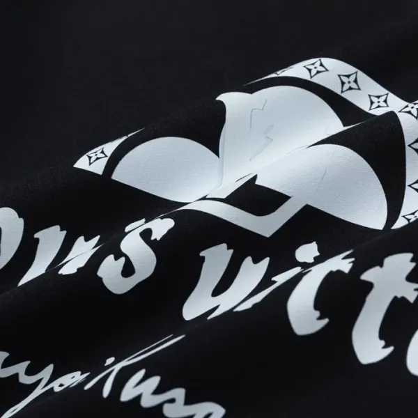 【LOUIS VUITTON 公式旗艦店】ルイヴィトン 丸首の衛衣 スウェットご好評に付き再入荷 240829 【LOUIS VUITTON 公式旗艦店】ルイヴィトン 丸首の衛衣 スウェットご好評に付き再入荷 240829