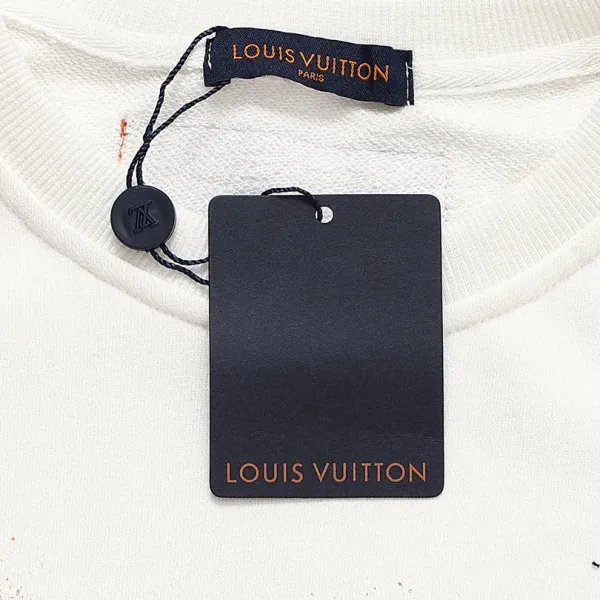 【LOUIS VUITTON 公式旗艦店】ルイヴィトン 丸首の衛衣 スウェット ご好評に付き再入荷 240811 【LOUIS VUITTON 公式旗艦店】ルイヴィトン 丸首の衛衣 スウェット ご好評に付き再入荷 240811