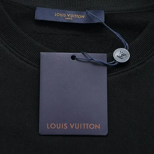 【LOUIS VUITTON 公式旗艦店】ルイヴィトン 丸首の衛衣 スウェット ご好評に付き再入荷 240811 【LOUIS VUITTON 公式旗艦店】ルイヴィトン 丸首の衛衣 スウェット ご好評に付き再入荷 240811