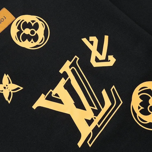 【LOUIS VUITTON 公式旗艦店】ルイヴィトン 丸首の衛衣 スウェット ご好評に付き再入荷 240811 【LOUIS VUITTON 公式旗艦店】ルイヴィトン 丸首の衛衣 スウェット ご好評に付き再入荷 240811