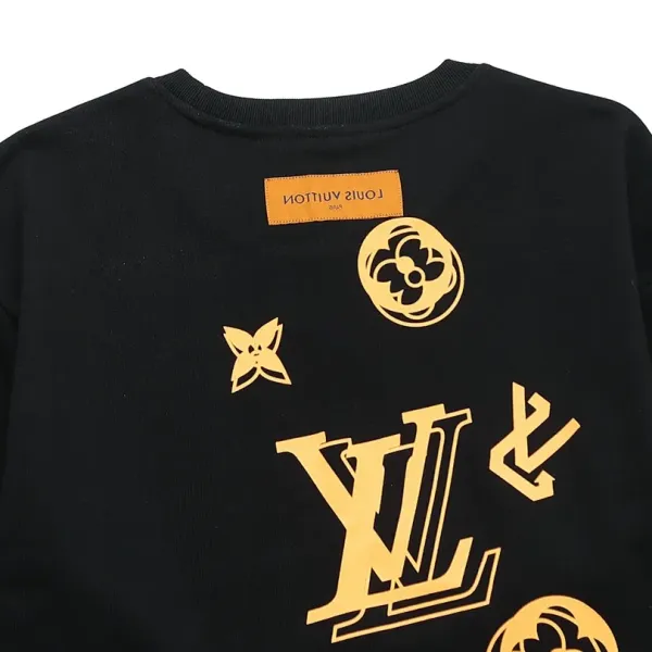 【LOUIS VUITTON 公式旗艦店】ルイヴィトン 丸首の衛衣 スウェット ご好評に付き再入荷 240811 【LOUIS VUITTON 公式旗艦店】ルイヴィトン 丸首の衛衣 スウェット ご好評に付き再入荷 240811