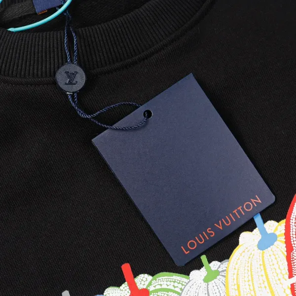 【LOUIS VUITTON 公式旗艦店】ルイヴィトン 丸首の衛衣 スウェット ご好評に付き再入荷 240808 【LOUIS VUITTON 公式旗艦店】ルイヴィトン 丸首の衛衣 スウェット ご好評に付き再入荷 240808