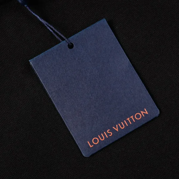 【LOUIS VUITTON 公式旗艦店】ルイヴィトン 丸首の衛衣 スウェット ご好評に付き再入荷 240808 【LOUIS VUITTON 公式旗艦店】ルイヴィトン 丸首の衛衣 スウェット ご好評に付き再入荷 240808