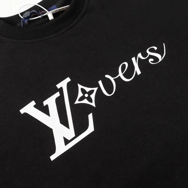 【LOUIS VUITTON 公式旗艦店】ルイヴィトン 丸首の衛衣 スウェット ご好評に付き再入荷 240808 【LOUIS VUITTON 公式旗艦店】ルイヴィトン 丸首の衛衣 スウェット ご好評に付き再入荷 240808