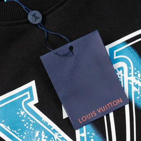 【LOUIS VUITTON 公式旗艦店】ルイヴィトン 丸首の衛衣 スウェット ご好評に付き再入荷 240808 【LOUIS VUITTON 公式旗艦店】ルイヴィトン 丸首の衛衣 スウェット ご好評に付き再入荷 240808