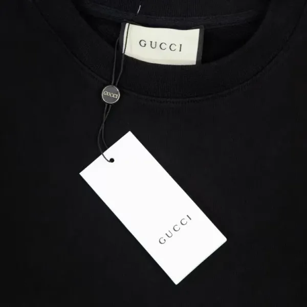 【GUCCI  公式旗艦店】グッチ 丸首の衛衣 スウェットご好評に付き再入荷 240811