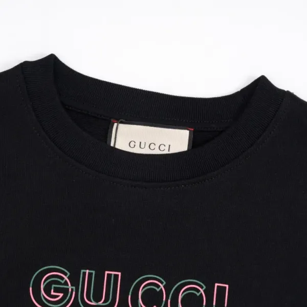 【GUCCI 公式旗艦店】グッチ 丸首の衛衣 スウェットご好評に付き再入荷! 【GUCCI 公式旗艦店】グッチ 丸首の衛衣 スウェットご好評に付き再入荷!