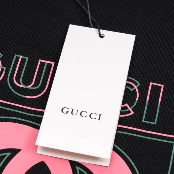 【GUCCI 公式旗艦店】グッチ 丸首の衛衣 スウェットご好評に付き再入荷! 【GUCCI 公式旗艦店】グッチ 丸首の衛衣 スウェットご好評に付き再入荷!