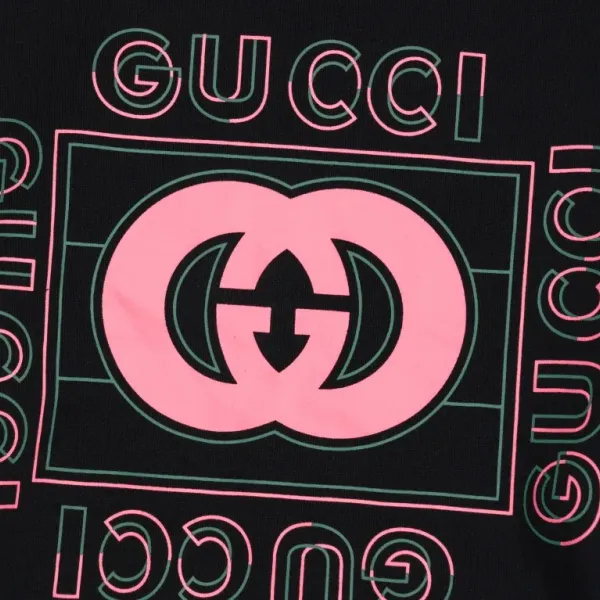 【GUCCI 公式旗艦店】グッチ 丸首の衛衣 スウェットご好評に付き再入荷! 【GUCCI 公式旗艦店】グッチ 丸首の衛衣 スウェットご好評に付き再入荷!