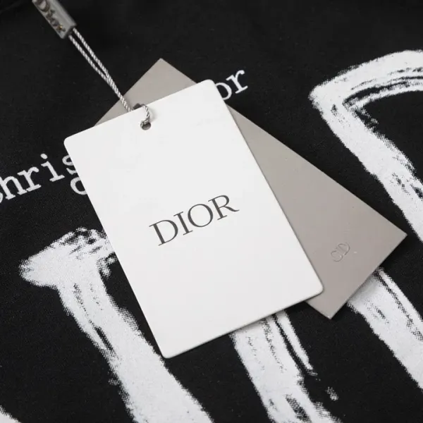 【DIOR 公式旗艦店】ディオール 丸首の衛衣 スウェットご好評に付き再入荷250110 【DIOR 公式旗艦店】ディオール 丸首の衛衣 スウェットご好評に付き再入荷250110