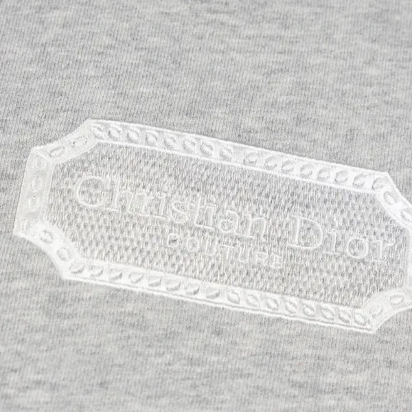 【DIOR 公式旗艦店】ディオール 丸首の衛衣 スウェットご好評に付き再入荷250110 【DIOR 公式旗艦店】ディオール 丸首の衛衣 スウェットご好評に付き再入荷250110