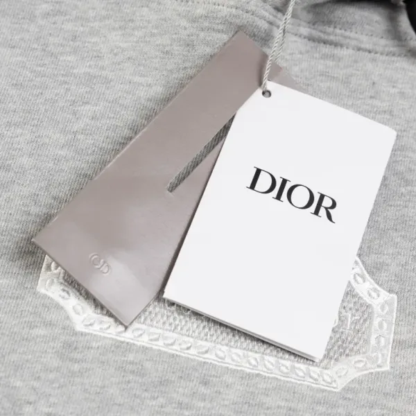 【DIOR 公式旗艦店】ディオール 丸首の衛衣 スウェットご好評に付き再入荷250110 【DIOR 公式旗艦店】ディオール 丸首の衛衣 スウェットご好評に付き再入荷250110