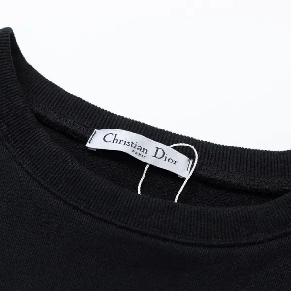 【DIOR 公式旗艦店】ディオール 丸首の衛衣 スウェットご好評に付き再入荷 241114 【DIOR 公式旗艦店】ディオール 丸首の衛衣 スウェットご好評に付き再入荷 241114