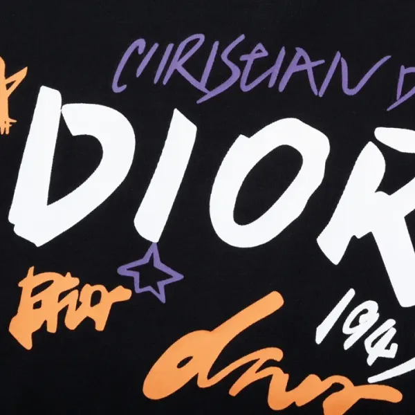 【DIOR 公式旗艦店】ディオール 丸首の衛衣 スウェットご好評に付き再入荷 241025 【DIOR 公式旗艦店】ディオール 丸首の衛衣 スウェットご好評に付き再入荷 241025