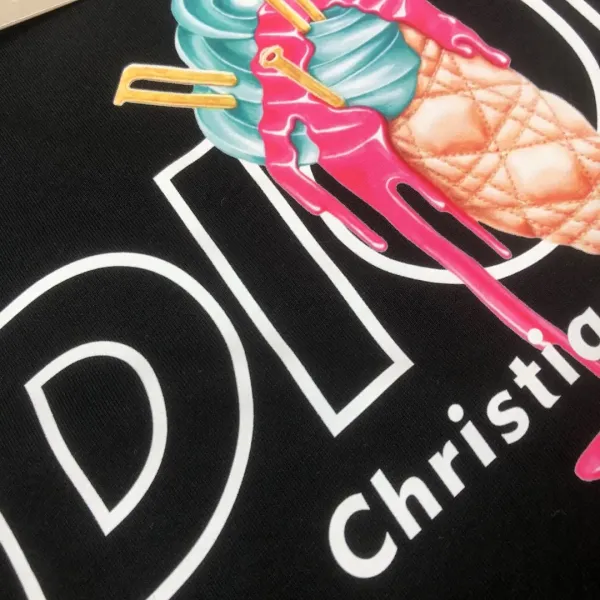 【DIOR 公式旗艦店】ディオール 丸首の衛衣 スウェットご好評に付き再入荷 241025 【DIOR 公式旗艦店】ディオール 丸首の衛衣 スウェットご好評に付き再入荷 241025